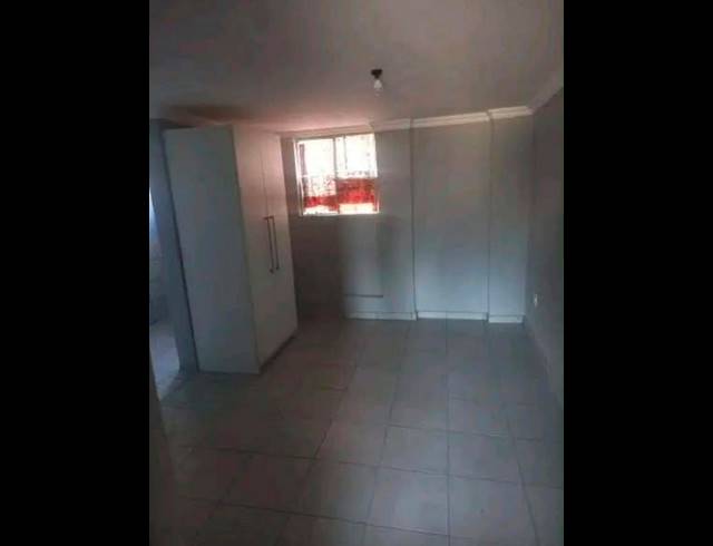 2 BEDROOM PROPERTY TO RENT IN CRYSTAL PARK